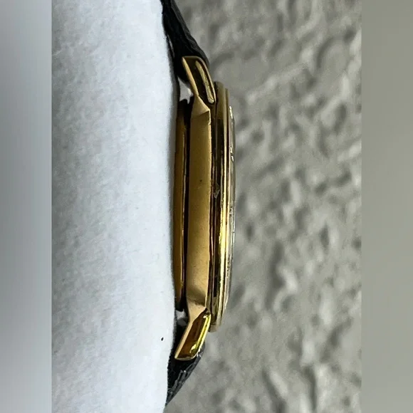 GUCCI vintage 3000.2.L Gucci ladies Watch - Picture 5 of 13